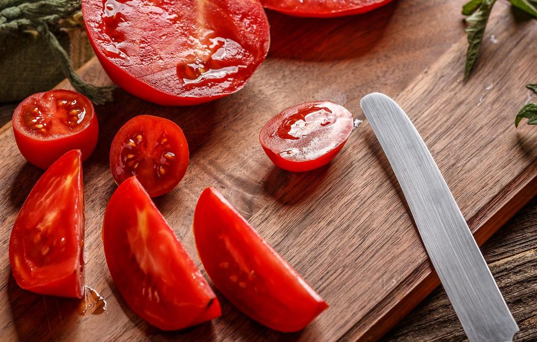 Jak obrać pomidory ze skóry - porady i zastosowanie